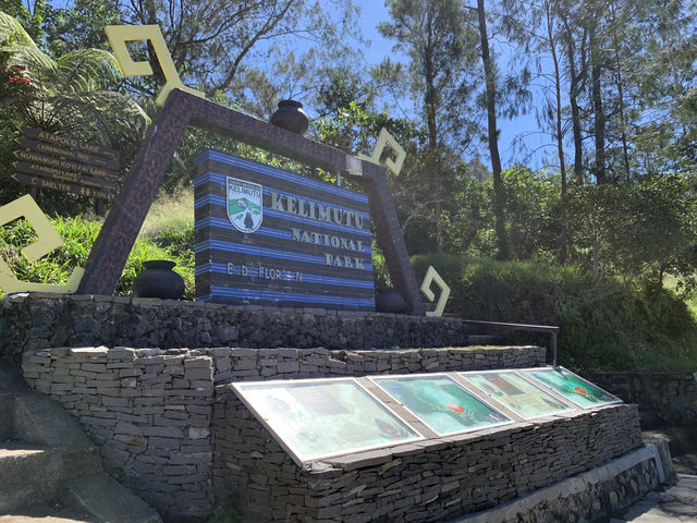 Kelimutu: ทะเลสาบสีเปลี่ยนสีแห่งจิตวิญญาณ