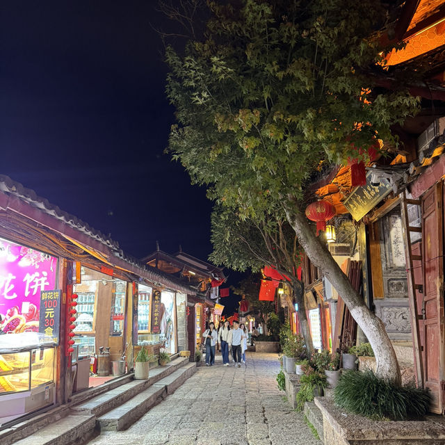 Vibrant Lijiang Ancient Town