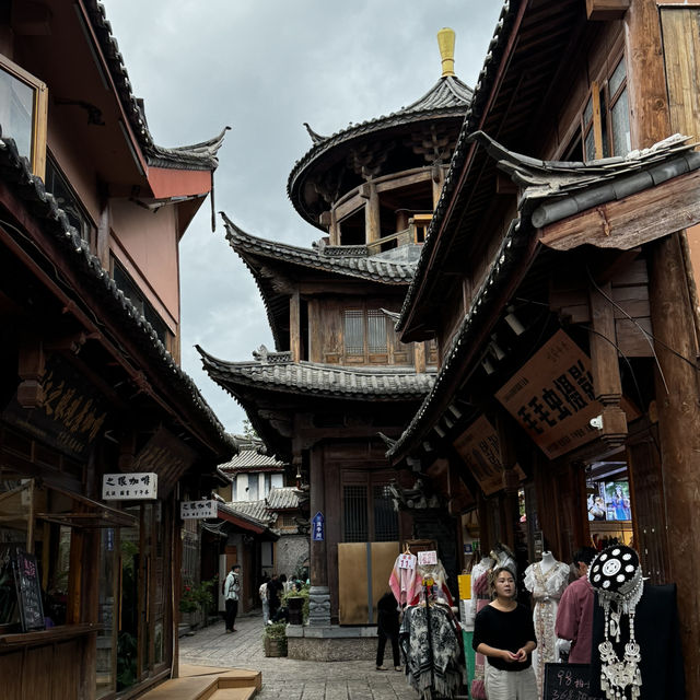 Lijiang Old Town - Bring to Dynasty 