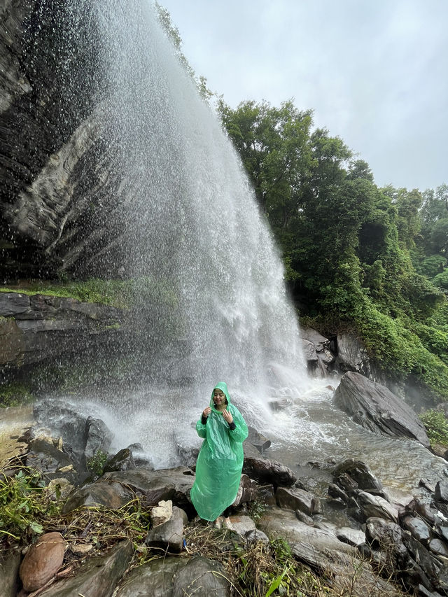 น้ำตกผาหลวง อ.ศรีเมืองใหม่ จ.อุบลราชธานี