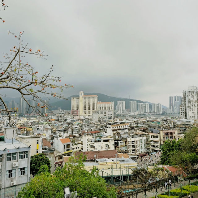 澳門必訪的大三巴牌坊 — 澳門的歷史象徵