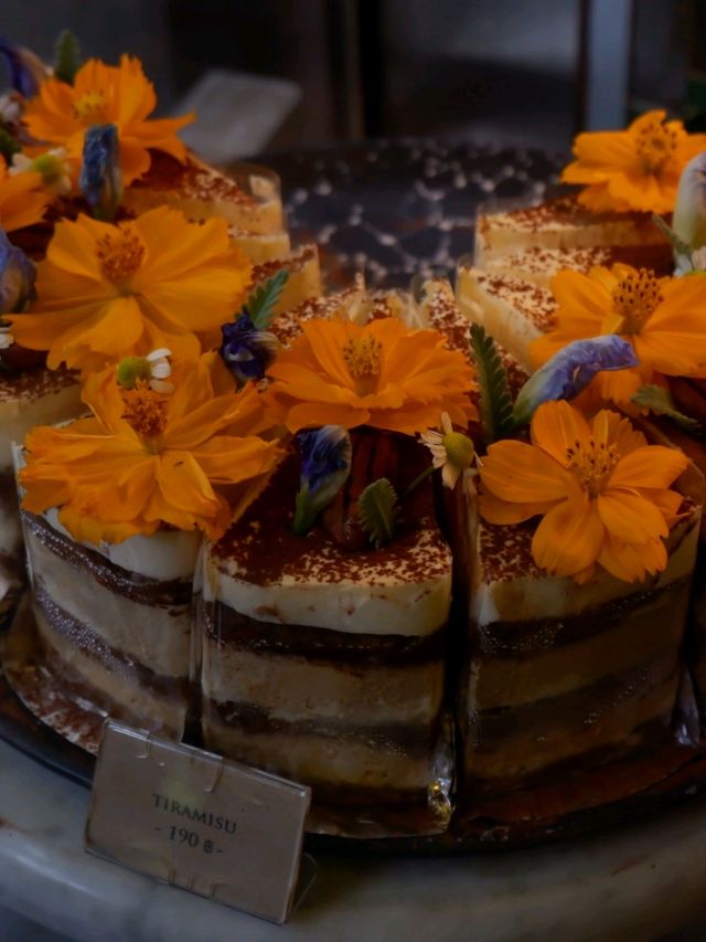 Wall flowers คาเฟ่ฟิลกู้ดดในย่านเก่าา