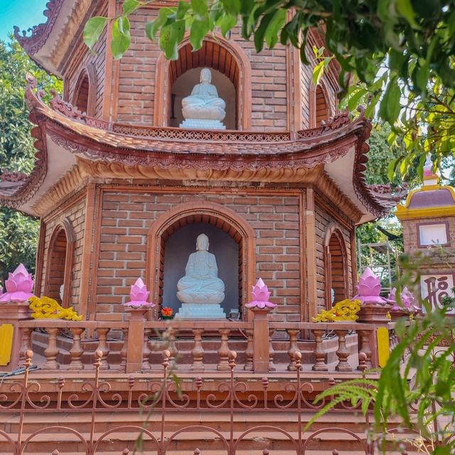 พาเที่ยววัดเก่าแก่กลางเมืองฮานอย