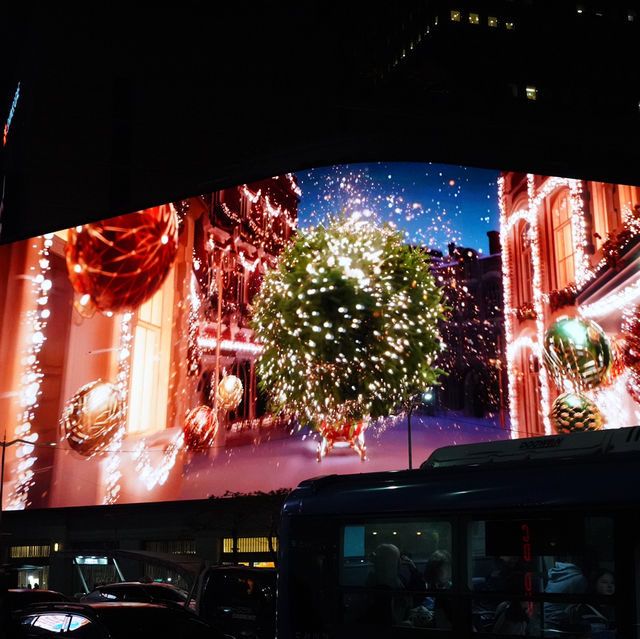 연말 분위기 가득한 명동 신세계본점 크리스마스 미디어파사드🎄