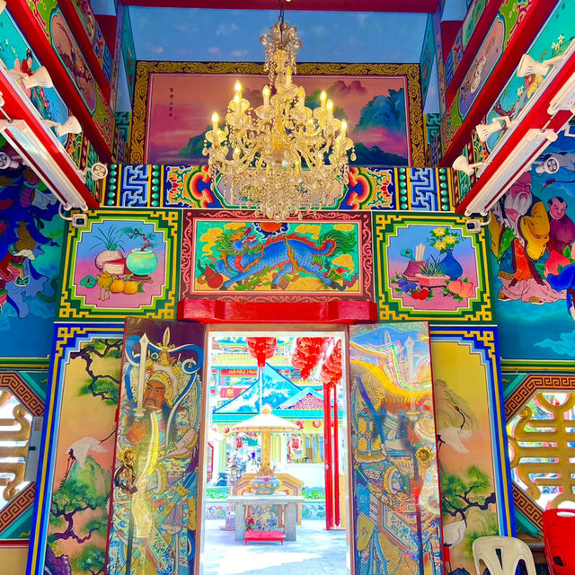 สักการะพระโพธิสัตว์กวนอิม หนองมน