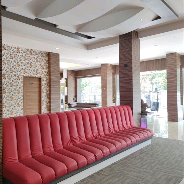 🇮🇩 Warm Welcomes and Exceptional Service at Hip Hope Hotel