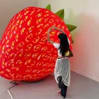 ถ่ายรูปกับผลไม้ยักษ์ที่ ‘หอศิลป์’ กรุงเทพ 🍓🥦✩