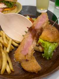 【北九州カフェ】国産素材にこだわったボリューム満点のハンバーガー🍔