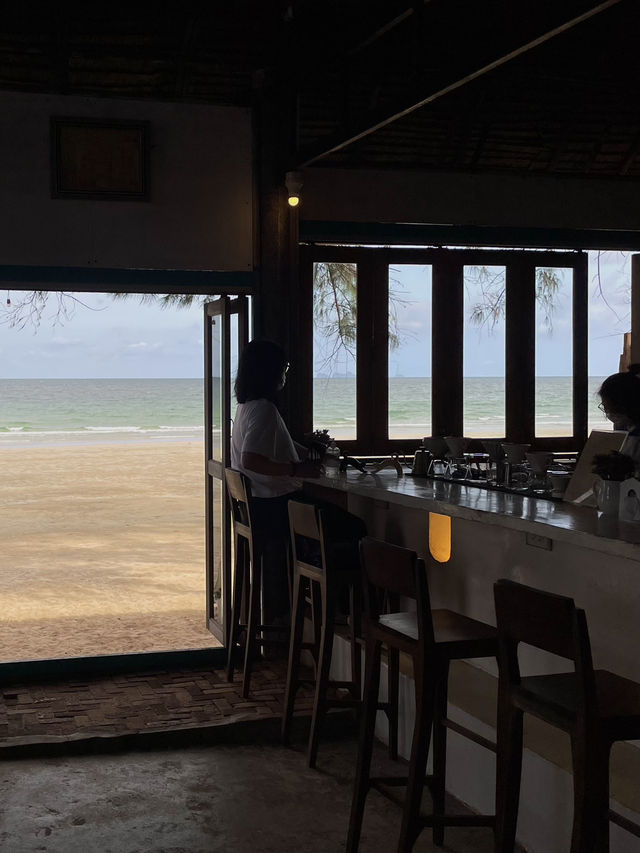 📍Check in ชุมพร เดินเล่นชายหาด แวะร้านชิลริมทะเล