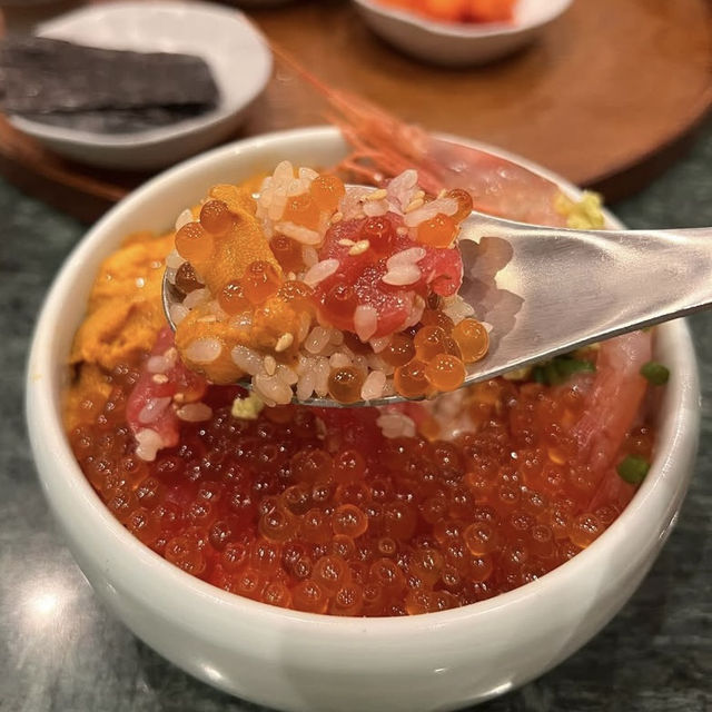 韓国🇰🇷いくら！ウニ！たっぷりのった最高の海鮮丼