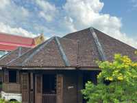 แวะชมบ้านท่านขุนอายุ 100 ปี ในตัวเมืองคอน 
