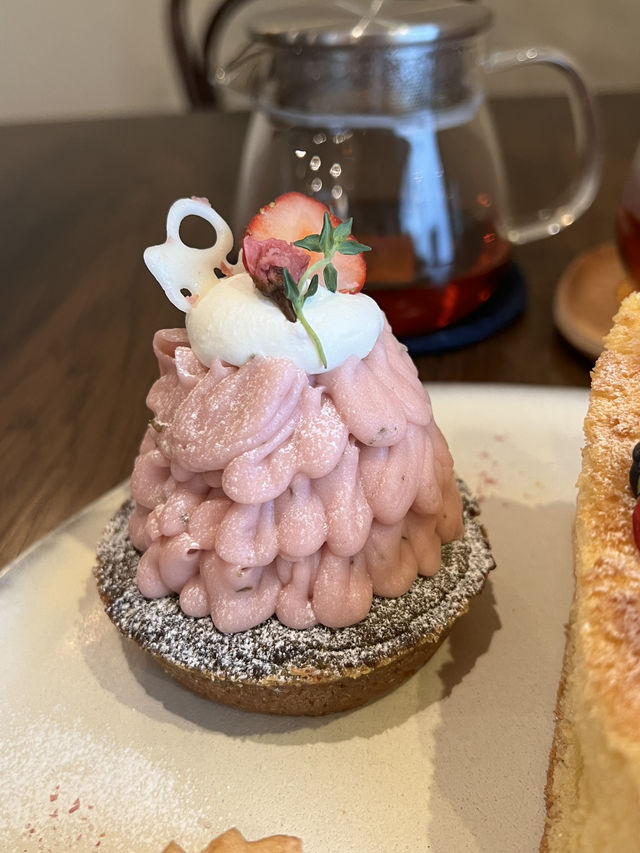 Charming Café with Delicious Sweets in Akebonobashi🌸