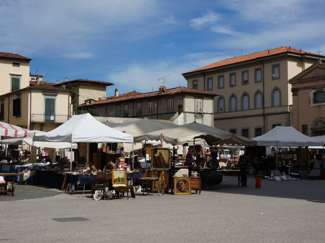 【イタリア・ルッカ】城塞都市で開催される市場