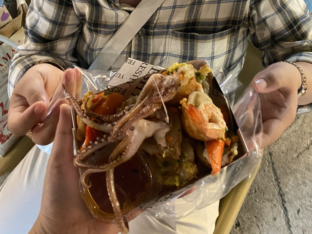 Bangkok’s Food Scene: From Street Eats to Iconic Restaurants! 🍜🥤✨