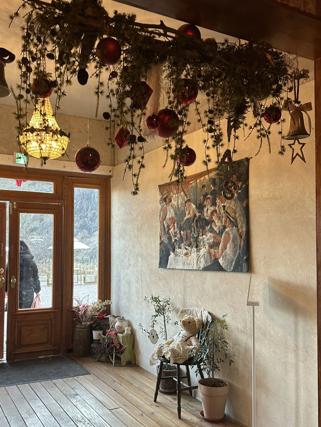 유럽 감성이 가득한 거제 카페 ‘메리 클리프’ 🎄♥️