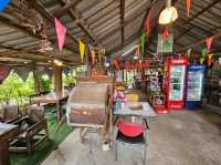 เรือมอญ ริมสวน