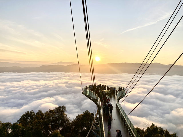 Breathaking Sunrise at the Sea of Clouds