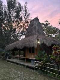 A Cozy Stay at Hotel Sinar, Tambolaka: Traditional Roofs, Modern Comforts 🌴🏡