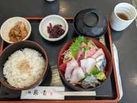 三崎漁港で海鮮を食べる