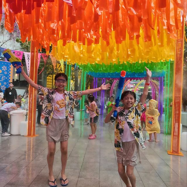 สาดน้ำสุดมันส์ที่เดอะมอลล์บางแค