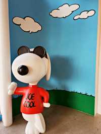 釜山｜必打卡咖啡廳！3層樓Snoopy Place超夢幻登場✨ 巨型衝浪史努比＋療癒系甜點太可愛啦！