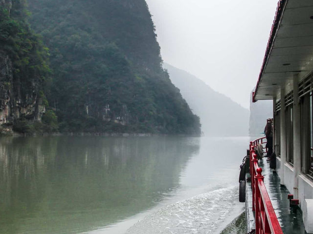 🌊 Yangtze River Cruise: Pandas, Pagodas & the World’s Most Dramatic Toilet View! 🚢
