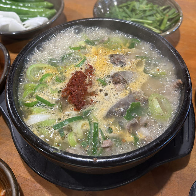 【🇰🇷：市庁】韓国人が並ぶスンデクッのお店🐽