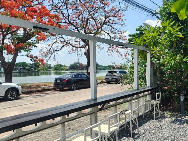 คาเฟ่แอบลับบรรยากาศดีในเมืองทองธานี