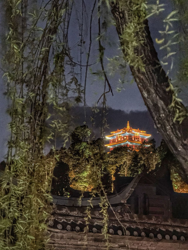 Timeless Stone Paths: A Spring Stroll Through Lijiang Old Town