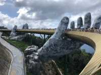 【Ba Na Hills｜バナヒルズ｜ベトナム・ダナン】 山の上に広がる“ヨーロッパ風の街”と、絶景を支える神の手