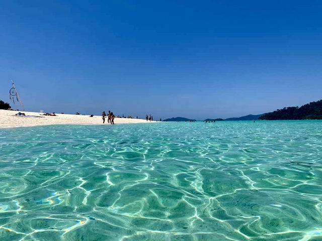 🏝️ Koh Lipe: A Backpacker’s Guide to Thailand’s Mini-Maldives!  
