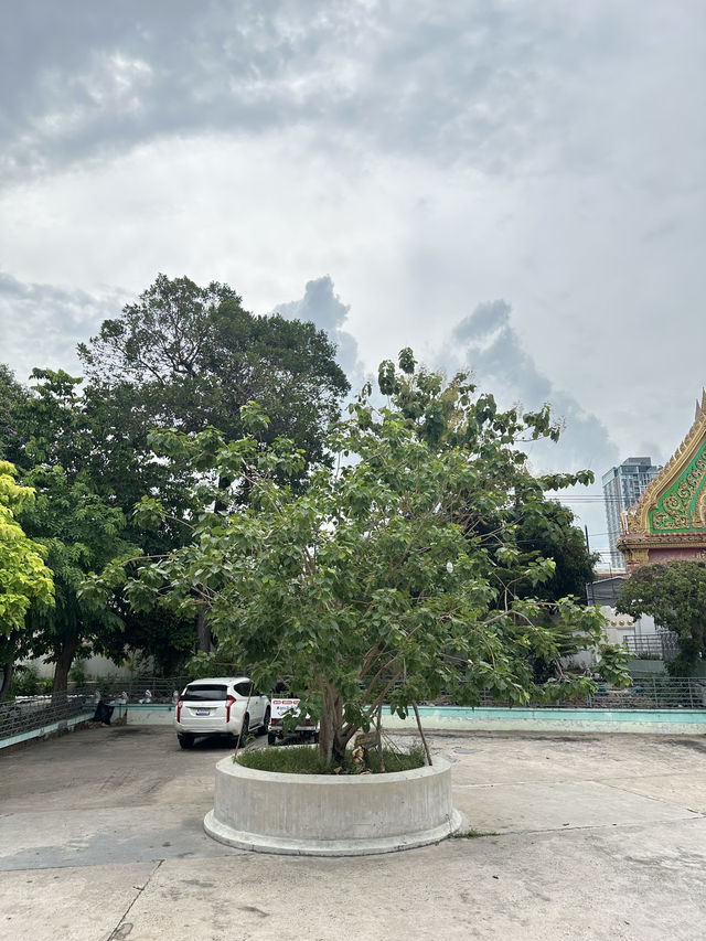 เที่ยวศรีราชา ไหว้พระวัดศรีมหาราชา พระอารามหลวง
