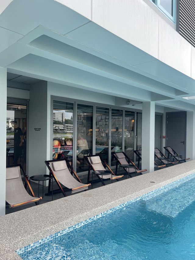 Mowa Hotel & Kraft Cafe 〰️ คาเฟ่ริมน้ำเจ้าพระยา