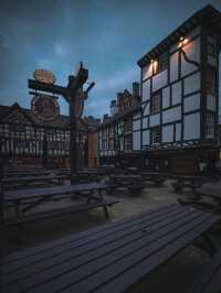 Beautiful square where you can hear the atmosphere of old England