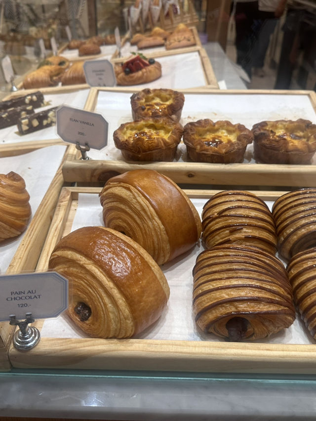 バンコク🇹🇭有名なエシレバターを使ったベーカリーカフェ