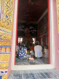 สักการะพระพุทธมุนีศรีนเรศวร