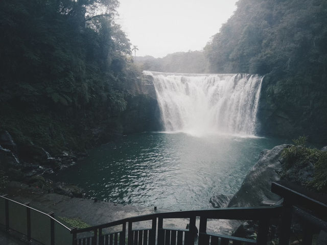 Shifen Waterfal น้ำตกอลังการในไต้หวัน 💦✨