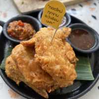 💛 ป้อนมั้ย – ร้านอาหารอีสานสไตล์คาเฟ่ 