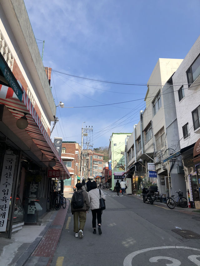 Spring in Ihwa Mural Village