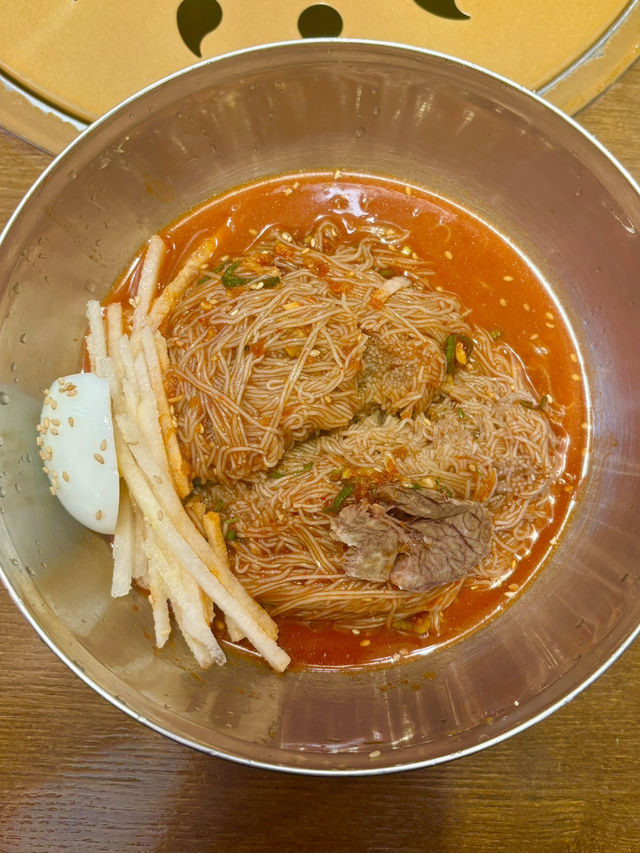 무더운날에 냉면먹자
