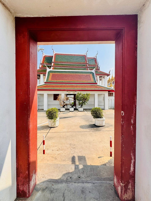 Rare 37‑Spires Temple with No Entry Fee  at Wat Ratchanatdaram