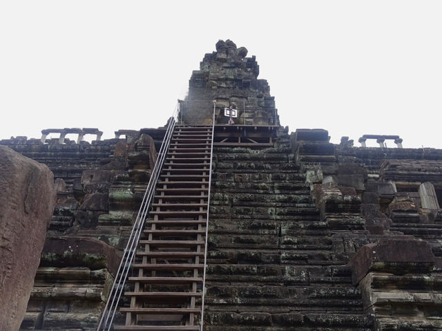 壮大な石積み建築｜バプーオン遺跡