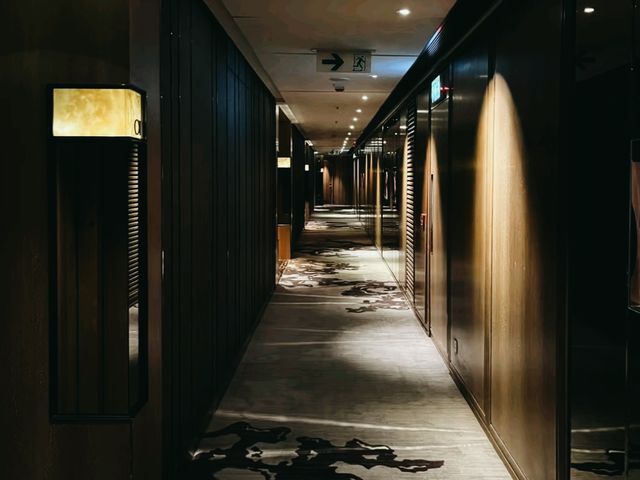 香港海景奢華酒店推薦：香港麗思卡爾頓酒店，使用trip.com預訂享受最大優惠