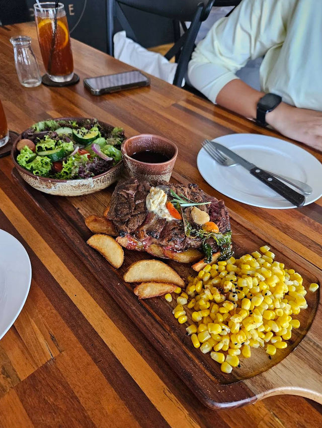 Happy Place Restaurant & Bar