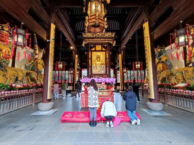 วัดเก่าแก่อายุกว่า 1,700 ปี ในเมืองเซี่ยงไฮ้