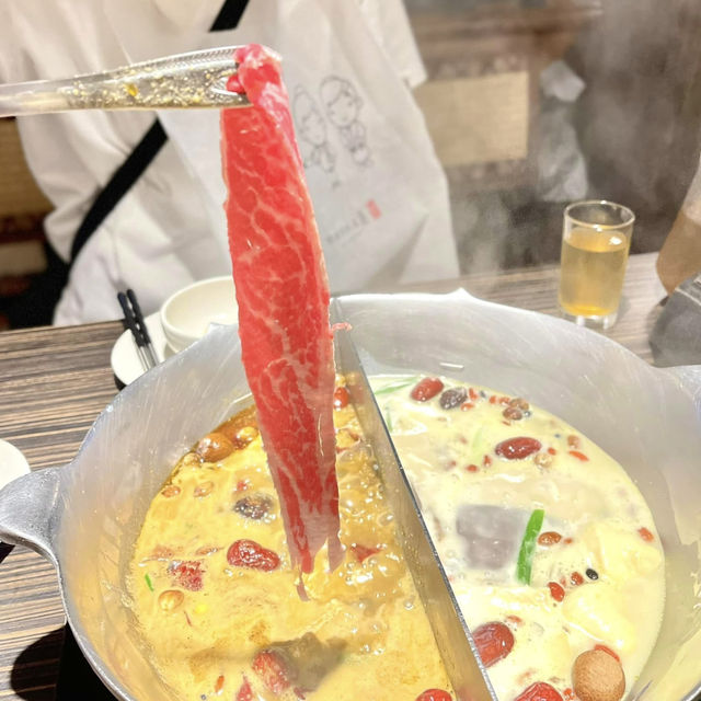 無限量添加的鴨血跟麪包豆腐 💕 麻辣雙拼火鍋好滋味-無老鍋