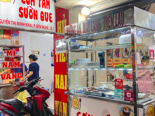 Cơm tấm đêm CUBO ร้านข้าวซี่โครงหมูหมักย่าง
