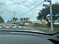 📸少女心爆棚的海岸公路！《彩虹海岸路+紅白馬燈塔》夢幻打卡組合，美到每一步都不想走快！🌈🐎🌊 