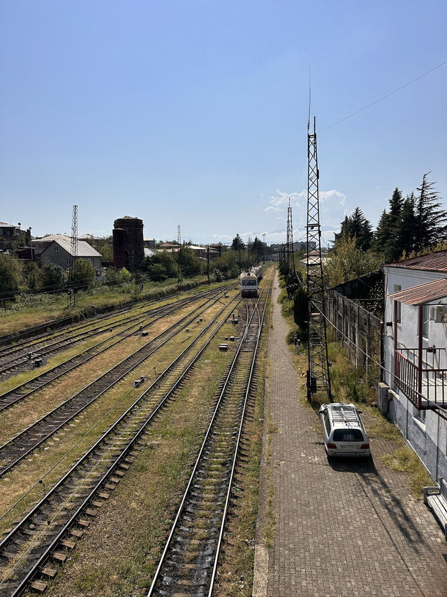 【Batumi → Kutaisi 鉄道旅｜“黒海沿岸から内陸へ、ゆったり列車で彩る旅情”】