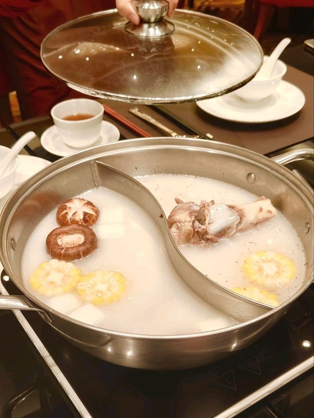 澳門巴黎人御蓮宮火鍋體驗：清雅湯底暖人心
